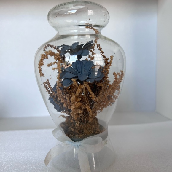 Vintage Decor with blue flowers - Picture 2 of 6